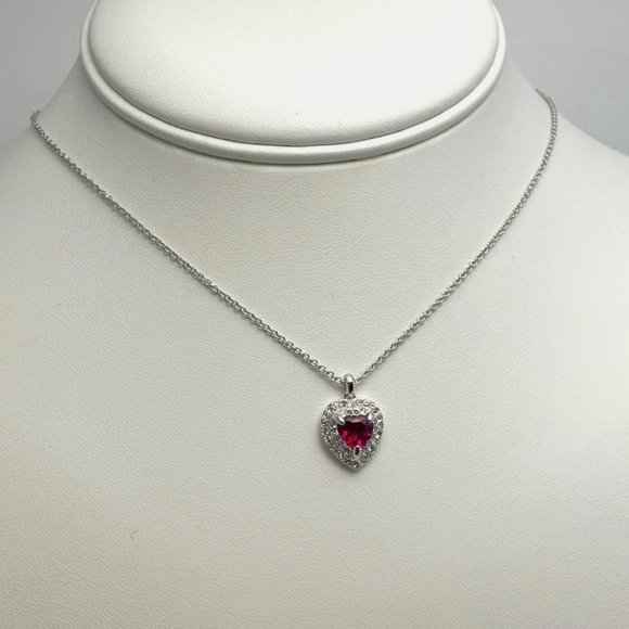 Swarovski crystal heart pendant necklace with pouch - Picture 6 of 6